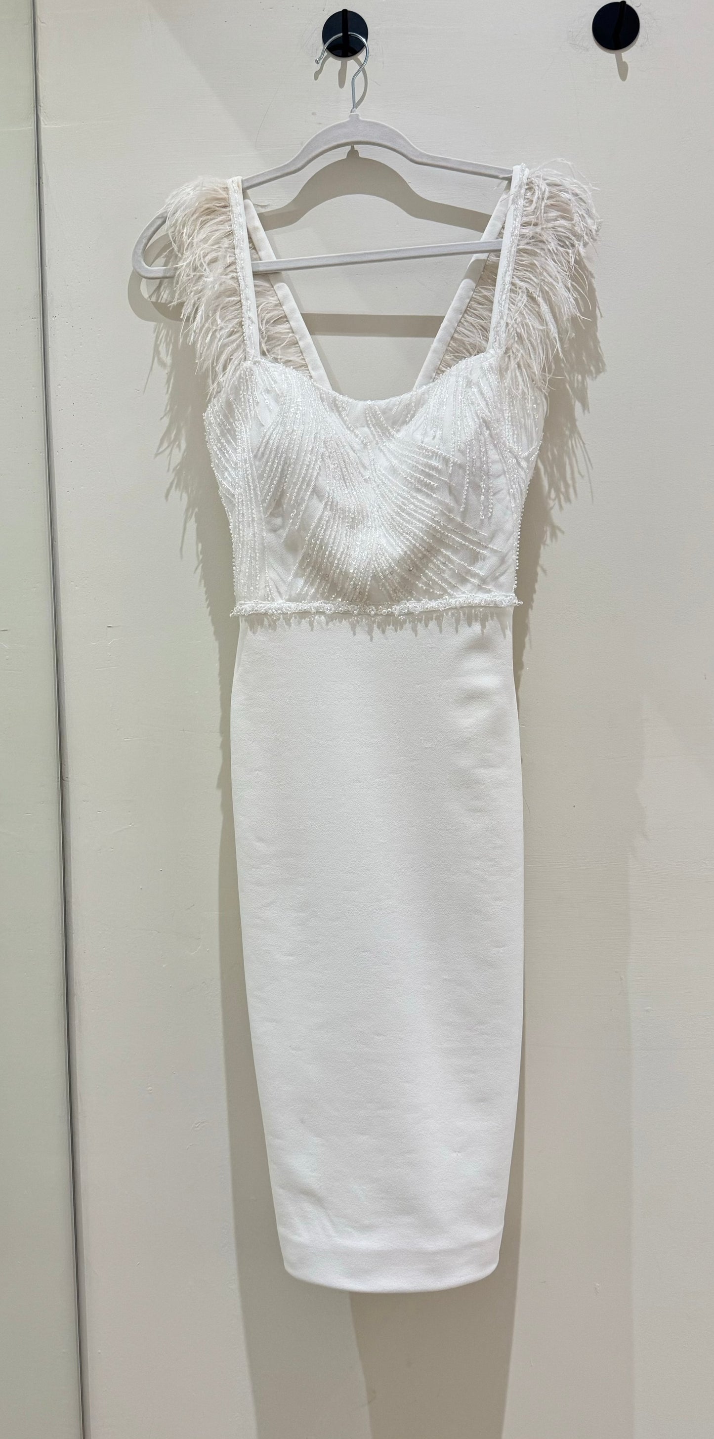 Preloved - Vestido corto con plumas