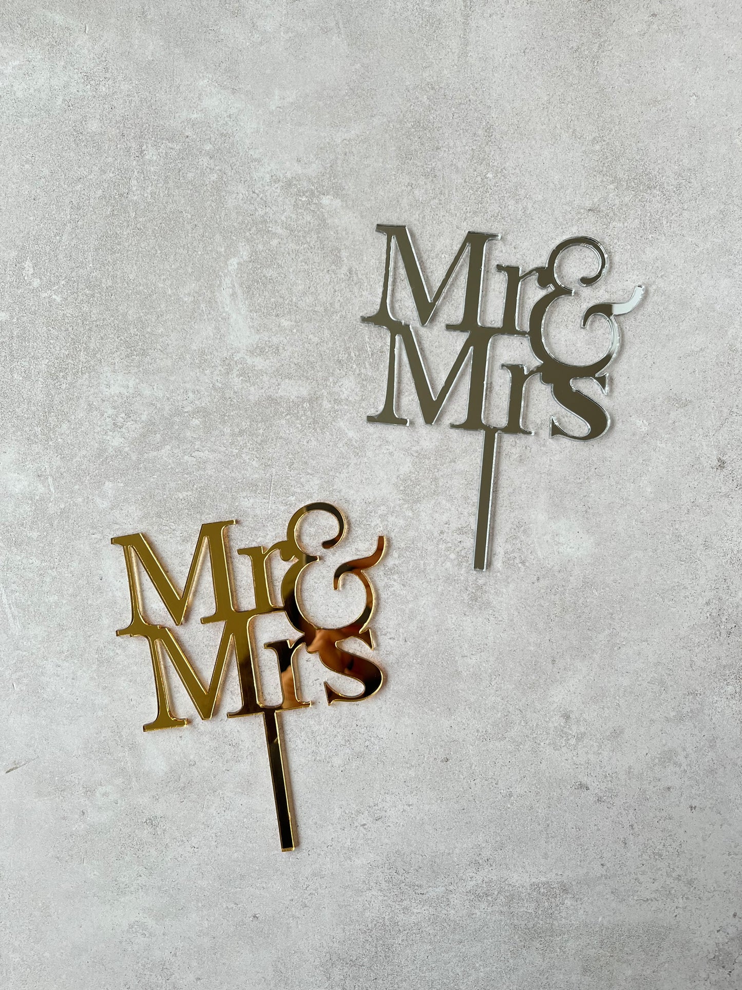 Cake topper “Mr&Mrs”