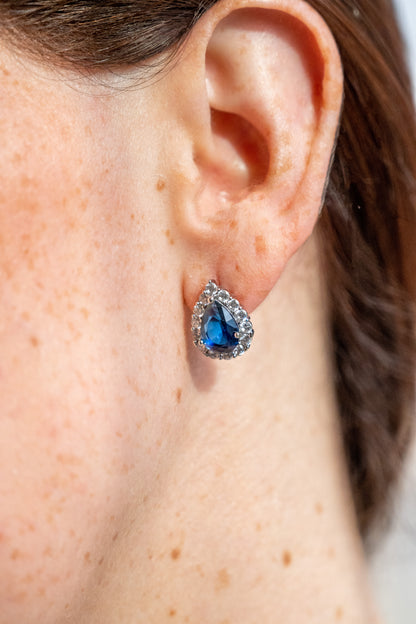 Aretes Brillantes y Detalle Azul (Gota)